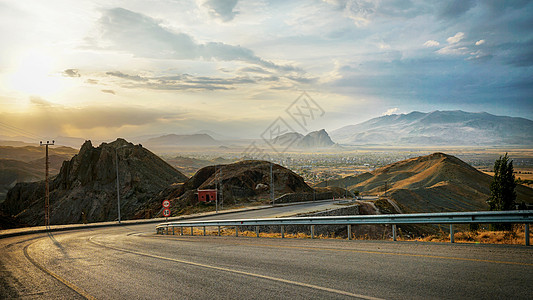 公路背景黑云压城土耳其自然风光背景