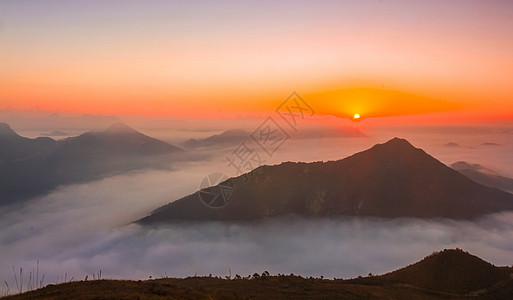 格兰瓦利拉河云海日出背景