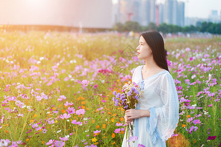 花与少女图片