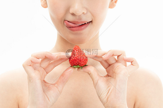 美妆少女与草莓图片