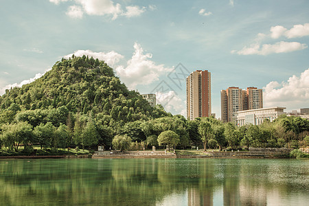 贵阳泉湖公园的青山绿水图片