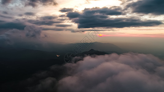 河源缺牙山风力发电图片