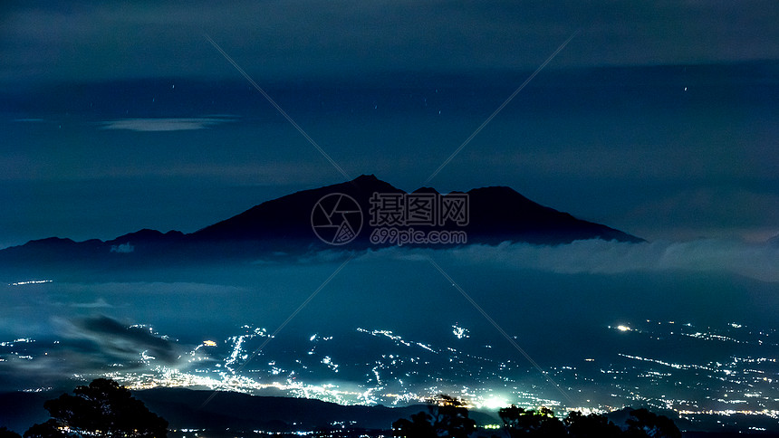 印尼布罗莫火山星空夜景图片