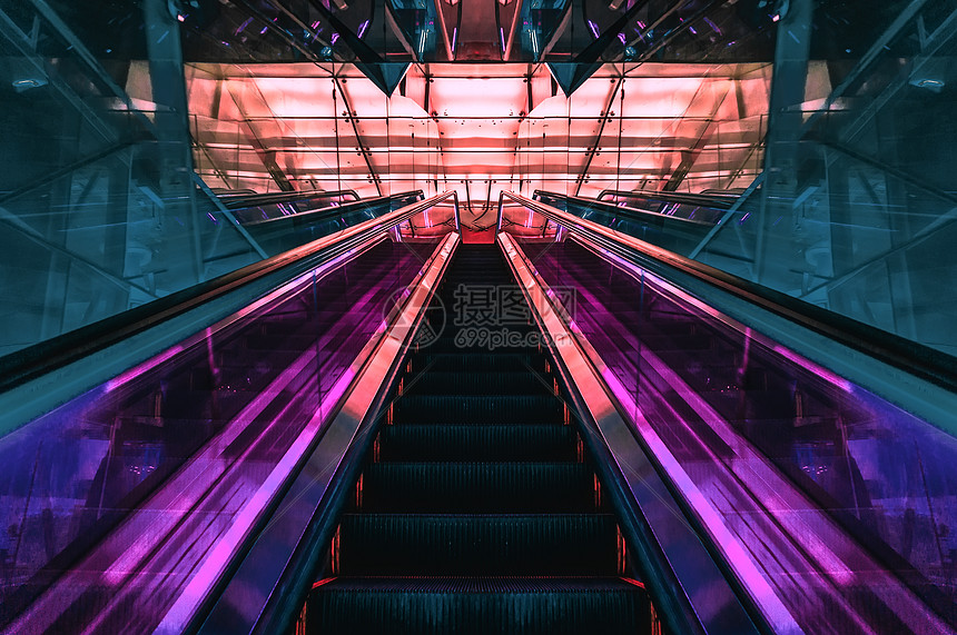 上海地铁二号线扶梯赛博朋克科技感背景图片
