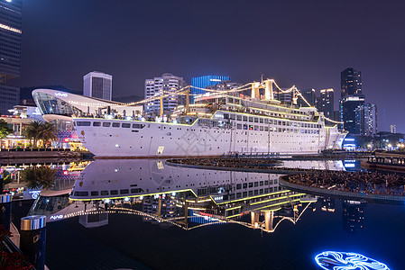 老年旅行深圳南山海上世界夜景背景