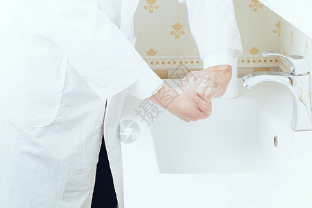 七步洗手法（4）双手指相扣互搓图片