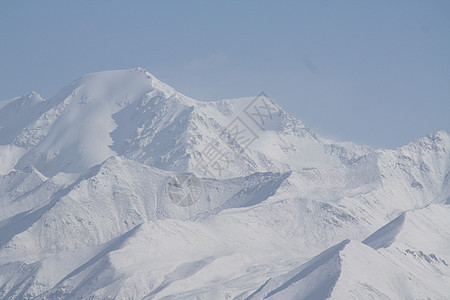 北方雪山自然风光图片
