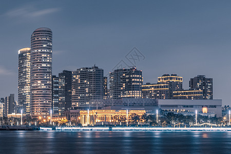 黄浦江西岸滨江建筑夜景高清图片