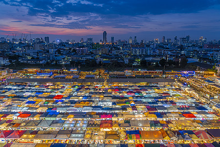 泰国首都曼谷火车夜市图片