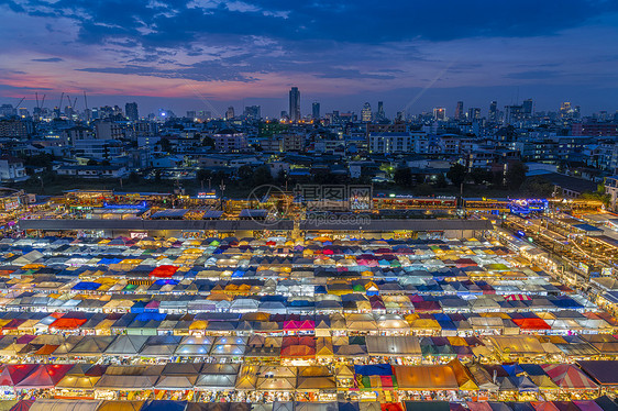 泰国首都曼谷火车夜市图片