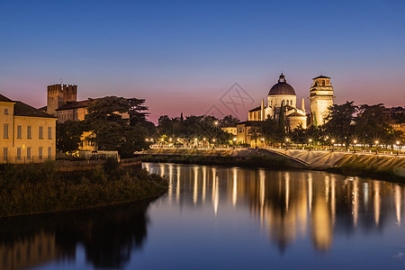 意大利维罗纳城市日落夜景图片