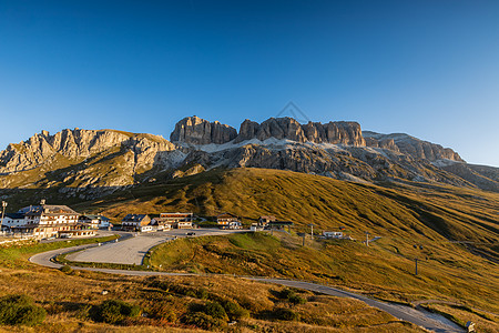阿尔卑斯山区加尔代纳山口日出风光图片