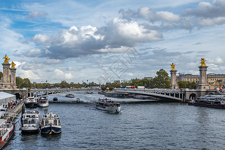 塞纳河游船巴黎塞纳河全景图背景