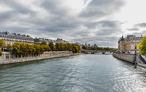法国巴黎著名塞纳河两岸建筑风光图片