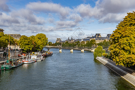 塞纳河游船巴黎塞纳河沿岸风光背景
