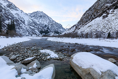 雪山脉吉尔吉斯斯坦自然风光背景