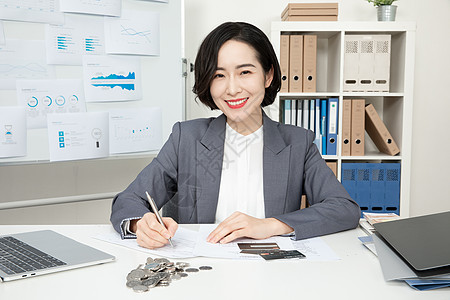 办公室女性商务女性会计发工资背景