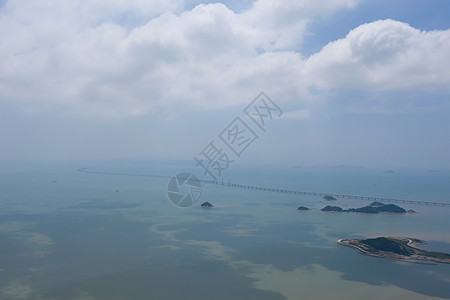 港澳珠大桥广东珠海山顶俯瞰海岛和港珠澳大桥全景背景