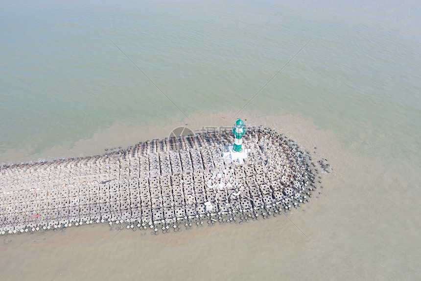 俯瞰广东珠海海岛指示塔图片