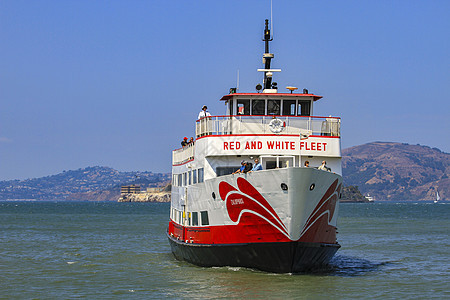 美国旧金山湾海景红白舰渡轮图片
