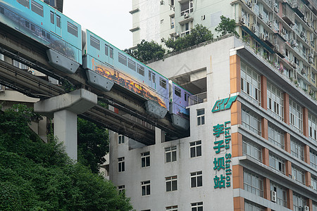 重庆小黄车重庆穿过楼房的轨道列车背景