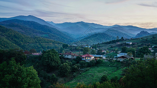 尼日尼亚纳卡地区山谷里的村子背景