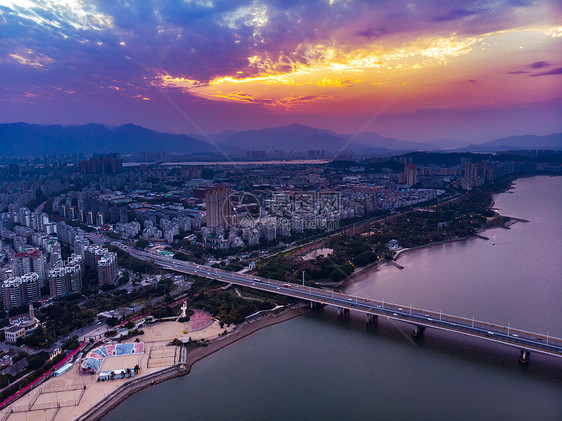 夕阳下的福州闽江大桥图片