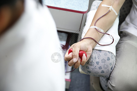 献血抽血过程图片