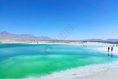 秋天女装青海大柴旦翡翠湖景色背景