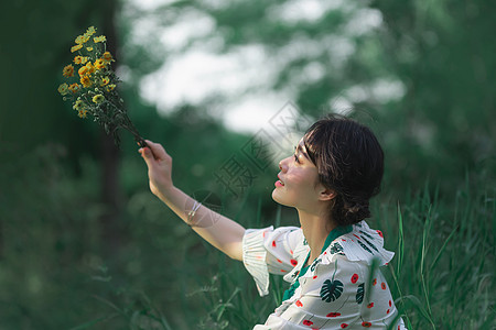 春天户外春天里的女孩背景