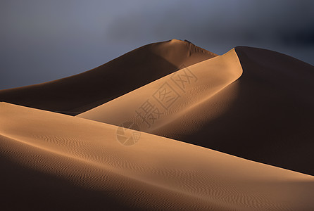 金色沙子金色沙漠线条背景