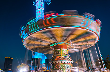 儿童娱乐旋转木马灯轨夜景背景