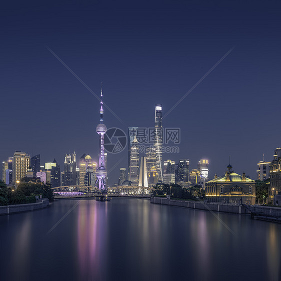 上海苏州河陆家嘴夜景风光图片