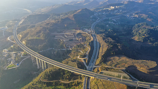 中国丹霞贵州山区大通道水兴高速背景