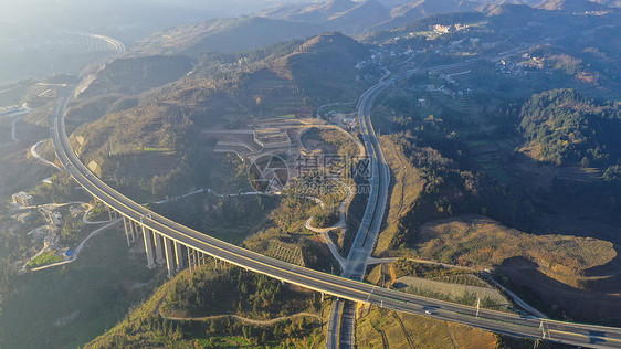 贵州山区大通道水兴高速图片