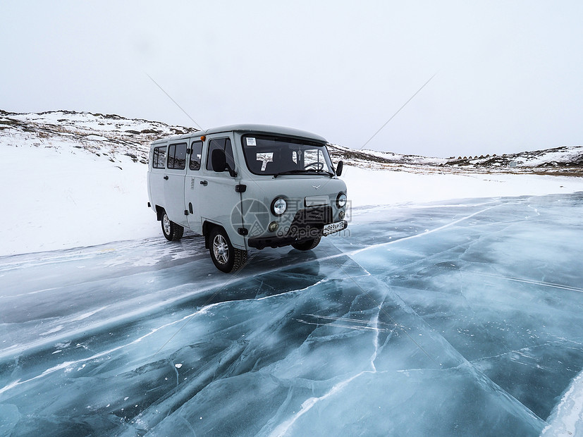 俄罗斯贝加尔湖公共旅客短驳车图片