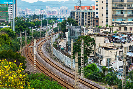 城市里的铁轨图片