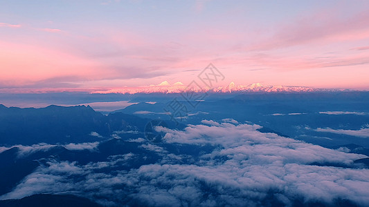 彩色的云牛背山日出云海背景