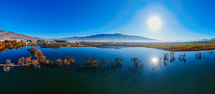 鹤庆黄龙潭的早晨背景