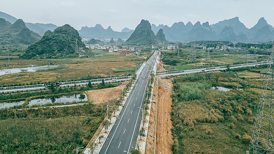 航拍高速公路山脉山桂林风光公路图片