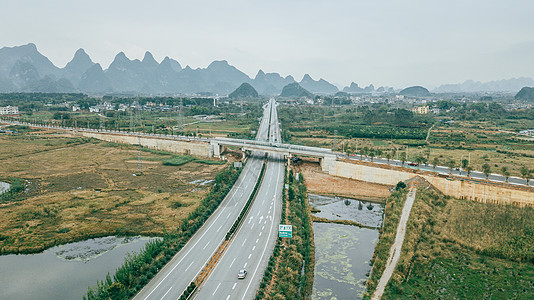 航拍高速公路山脉山桂林风光公路背景图片