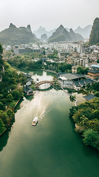 竖拍竖屏桂林风景漓江公园旅游城市图片