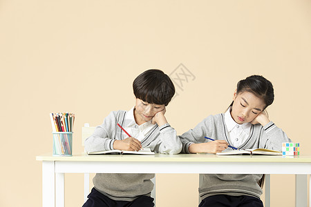 初中毕业青少年开学学习背景