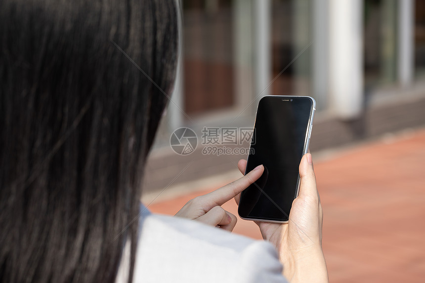 照片 职业形象 女性拿手机局部特写.jpg