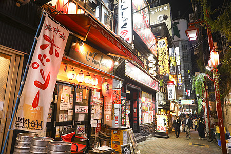 东京新宿区的美食小巷日本料理店高清图片素材