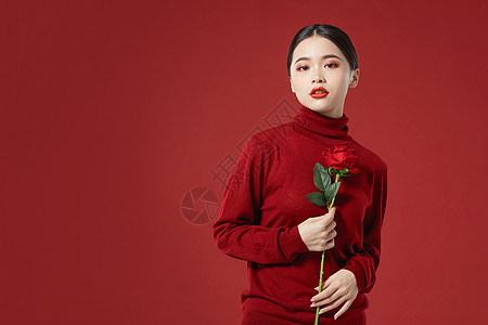 年轻时尚美女手拿玫瑰花图片