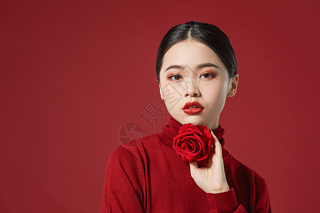 时尚美女手拿玫瑰花图片