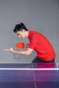 发球的乒乓球运动员形象背景图片