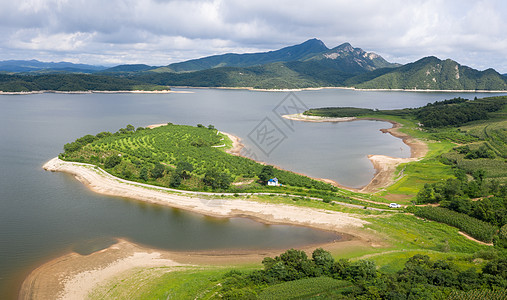 大连圣亚海洋世界春天的山川河流背景