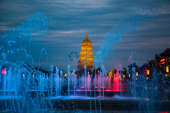 西安大雁塔喷泉夜景图片